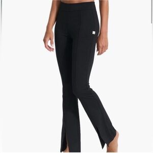 Vuori ribbed split and flare bootcut pant size small